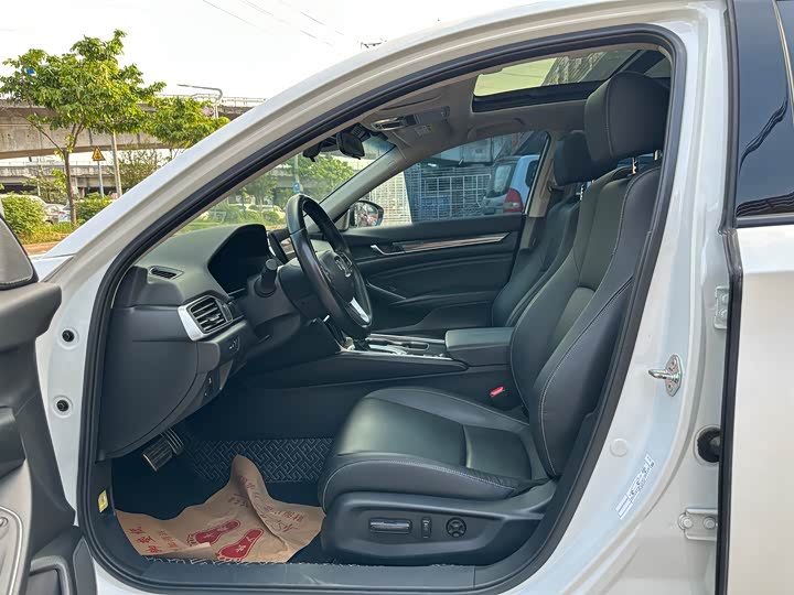 Фото 4 - Honda Accord