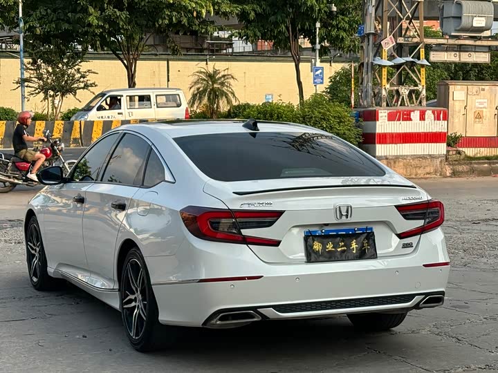 Фото 6 - Honda Accord