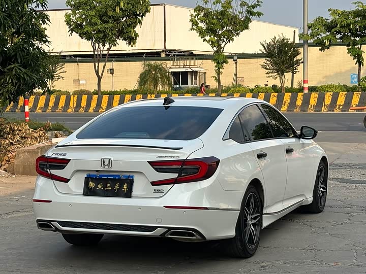 Фото 8 - Honda Accord