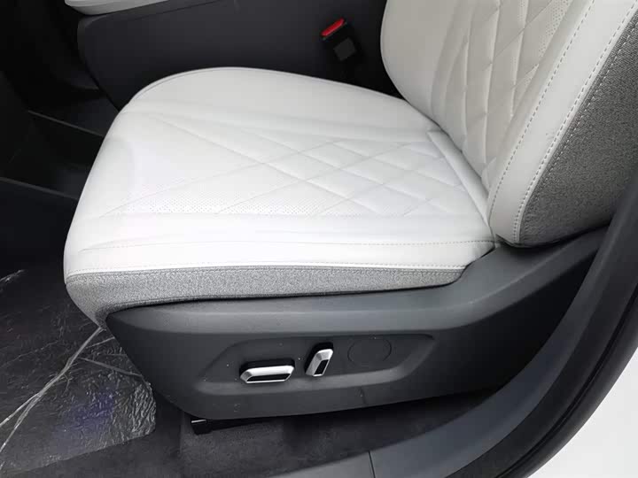 Фото 20 - BAIC Arcfox Kaola S