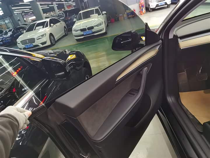 Фото 18 - Tesla Model Y