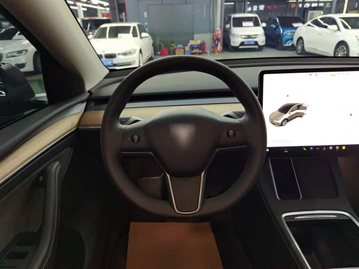 Фото 3 - Tesla Model Y