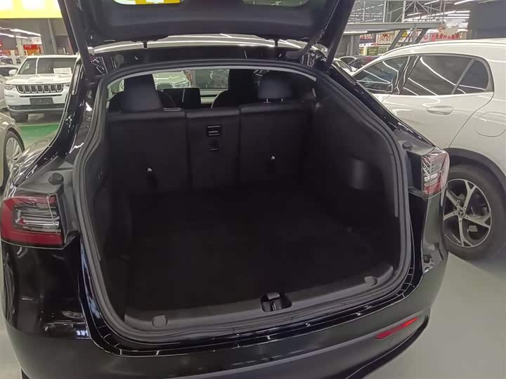 Фото 10 - Tesla Model Y