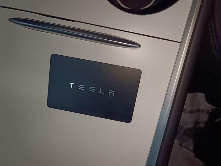 Фото 12 - Tesla Model Y