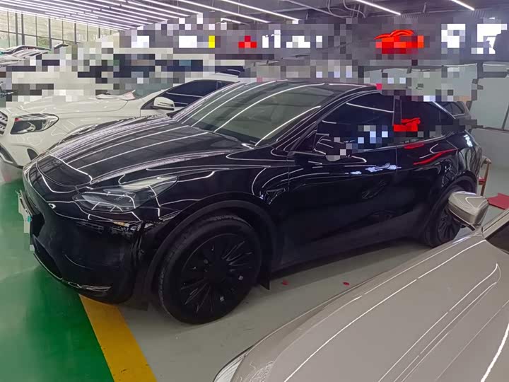 Фото 26 - Tesla Model Y