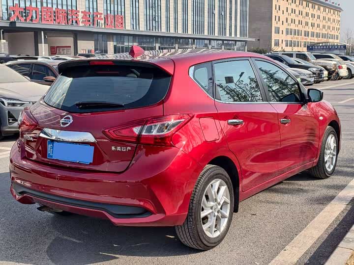 Фото 10 - Nissan Tiida