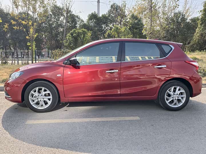 Фото 12 - Nissan Tiida