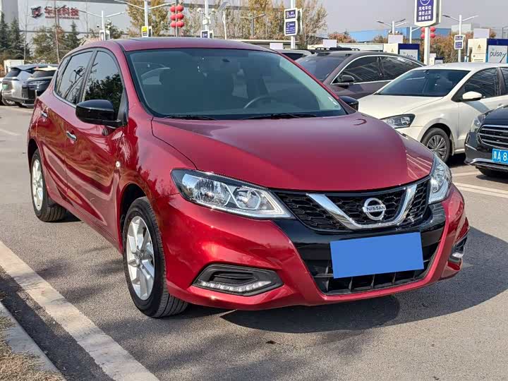 Фото 3 - Nissan Tiida