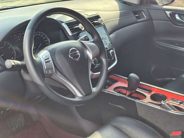 Фото 5 - Nissan Tiida