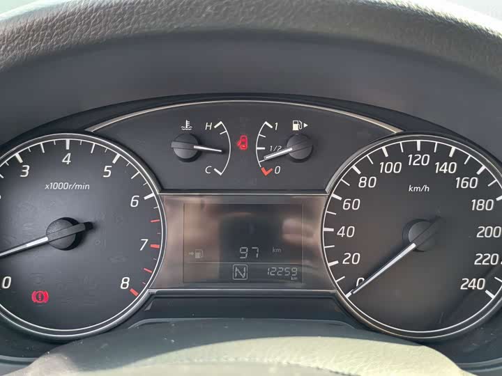 Фото 6 - Nissan Tiida