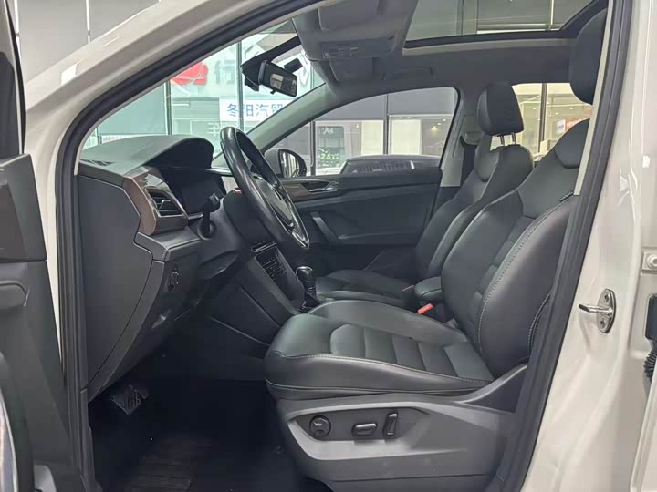 Фото 5 - Volkswagen Tharu