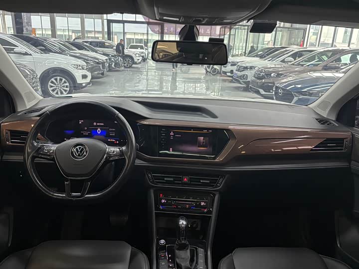 Фото 9 - Volkswagen Tharu