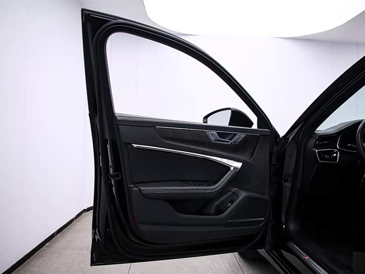 Фото 11 - Audi A6L