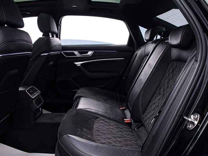 Фото 14 - Audi A6L