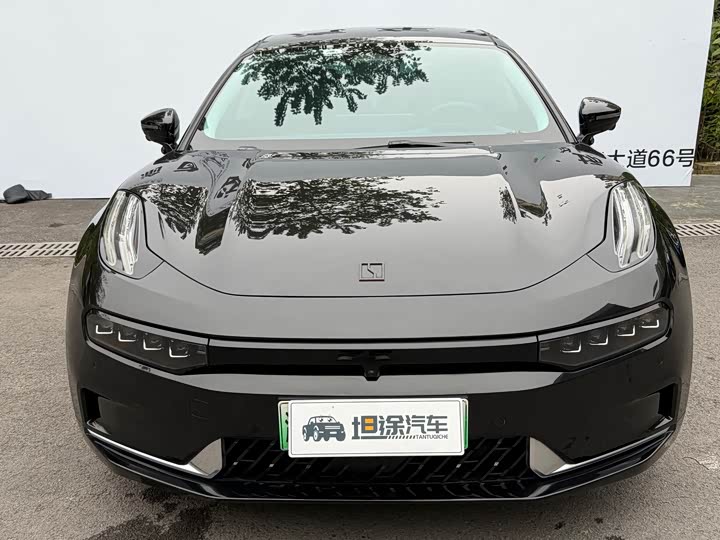 Фото 2 - Zeekr 001