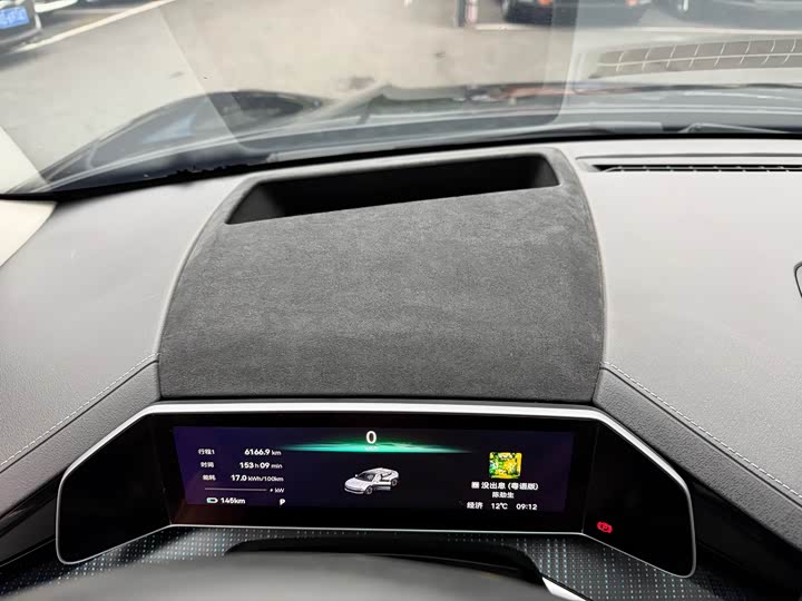 Фото 21 - Zeekr 001