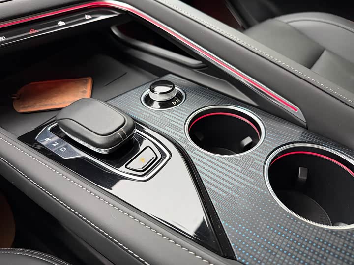 Фото 24 - Zeekr 001