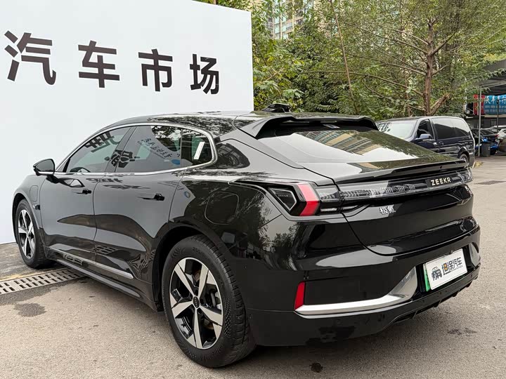 Фото 29 - Zeekr 001
