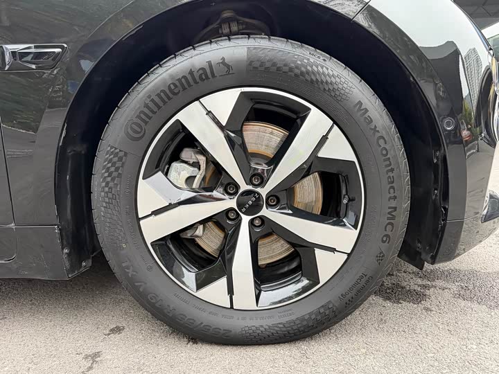 Фото 4 - Zeekr 001