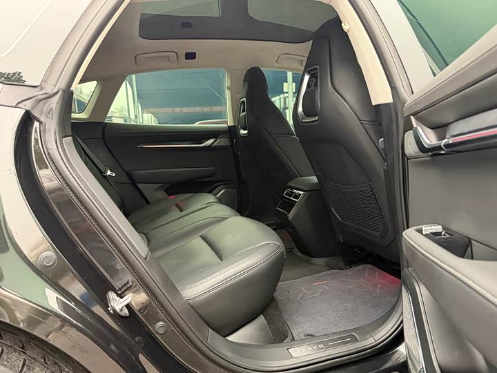 Фото 6 - Zeekr 001