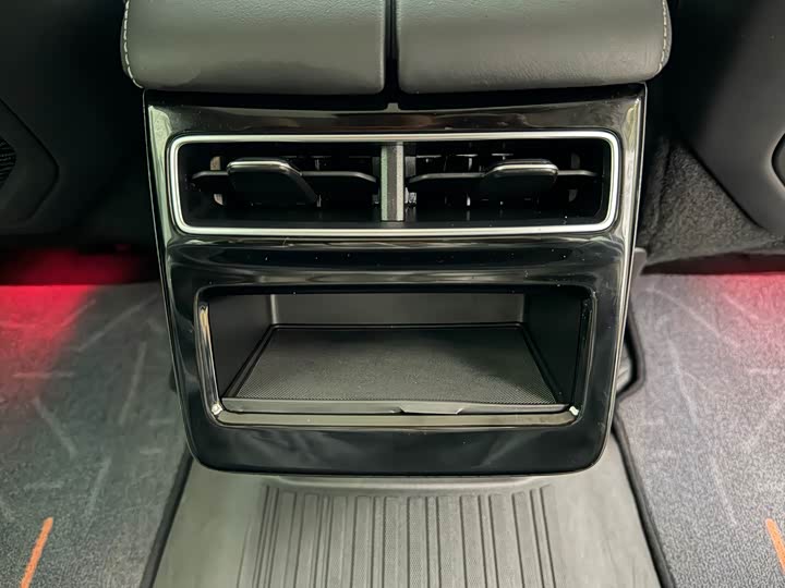 Фото 7 - Zeekr 001