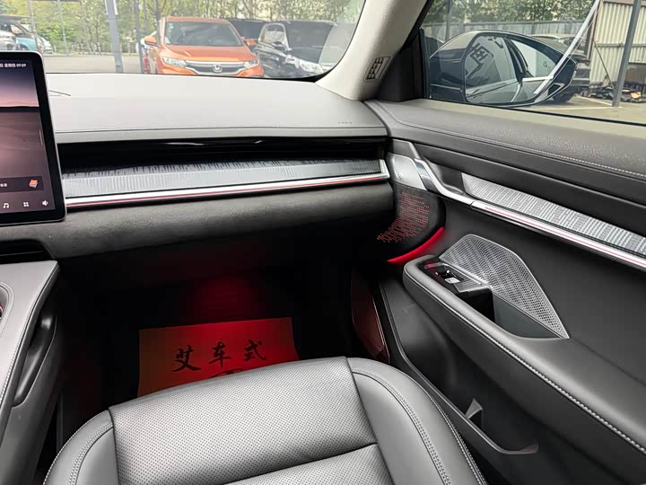 Фото 9 - Zeekr 001