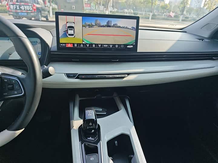 Фото 13 - Geely Emgrand L Hi·P Hybrid