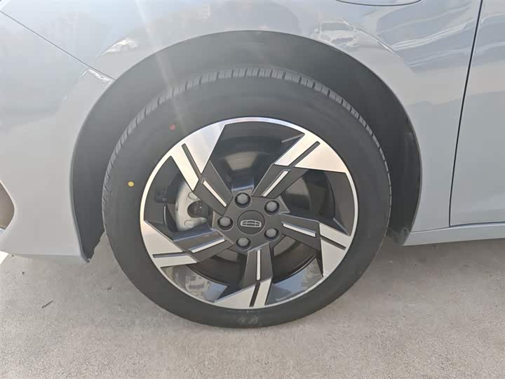 Фото 23 - Geely Emgrand L Hi·P Hybrid