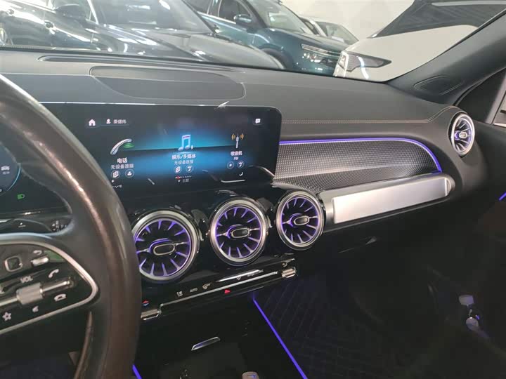 Фото 10 - Mercedes-Benz GLB-Class