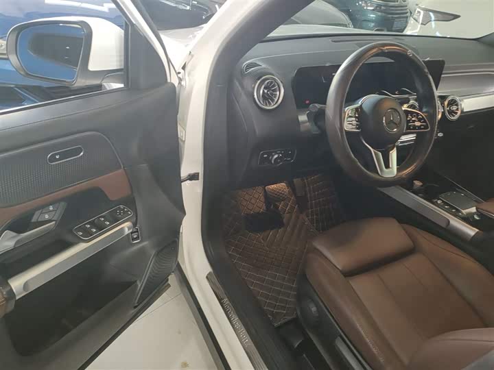 Фото 16 - Mercedes-Benz GLB-Class