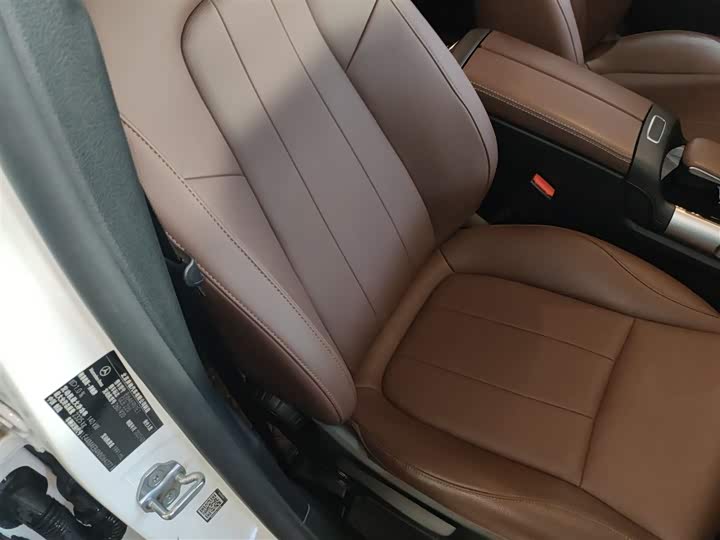 Фото 25 - Mercedes-Benz GLB-Class