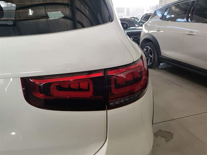 Фото 8 - Mercedes-Benz GLB-Class