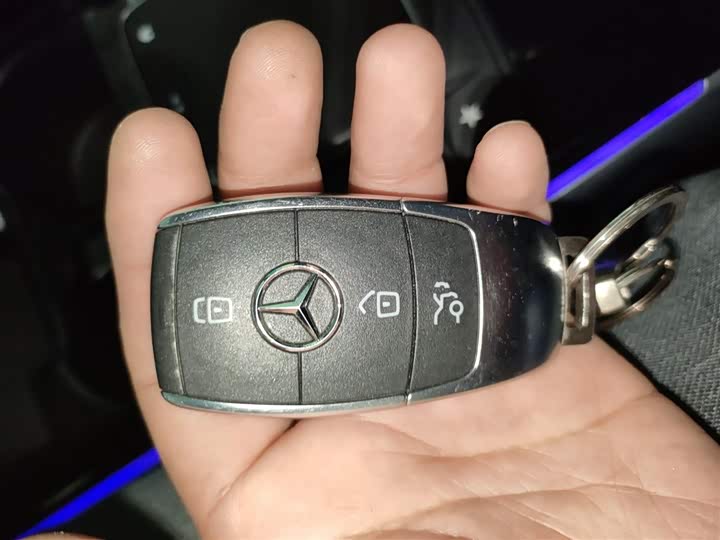 Фото 9 - Mercedes-Benz GLB-Class