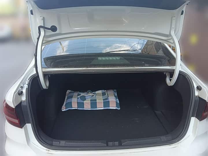 Фото 10 - Volkswagen Lavida