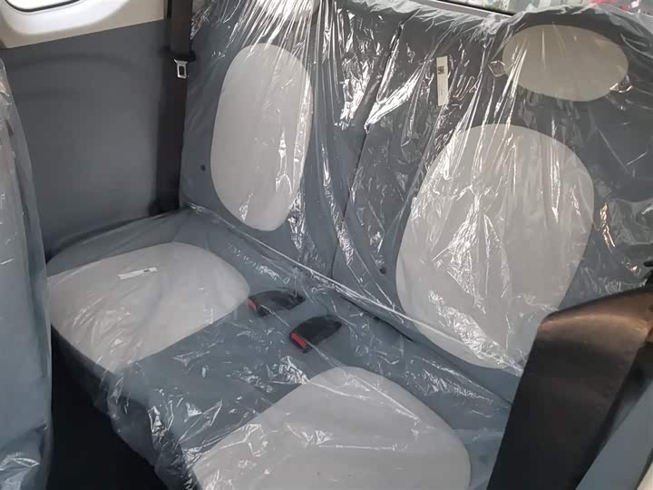 Фото 17 - Bestune Pony