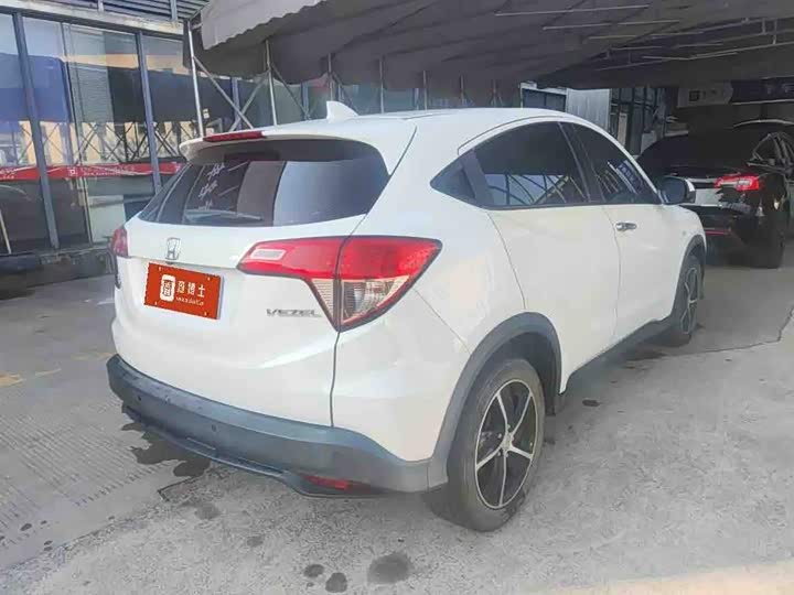 Фото 4 - Honda Vezel