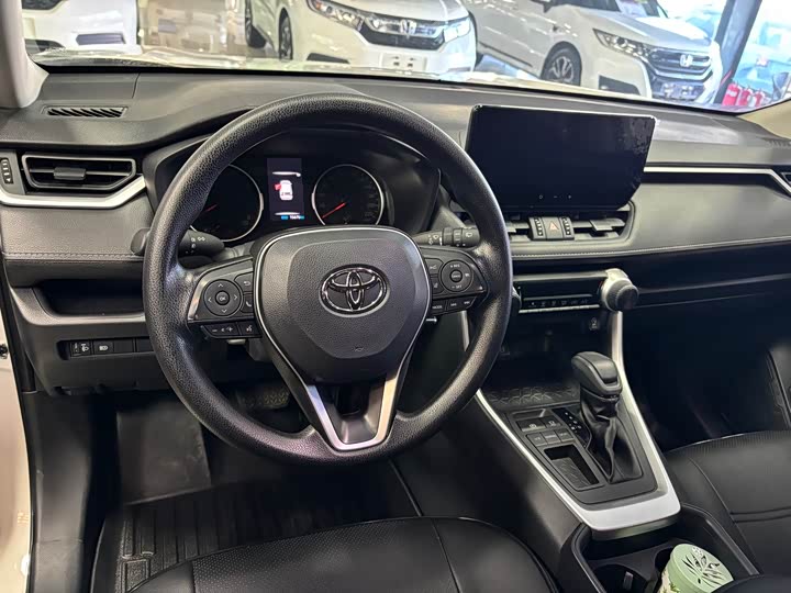 Фото 3 - Toyota RAV4