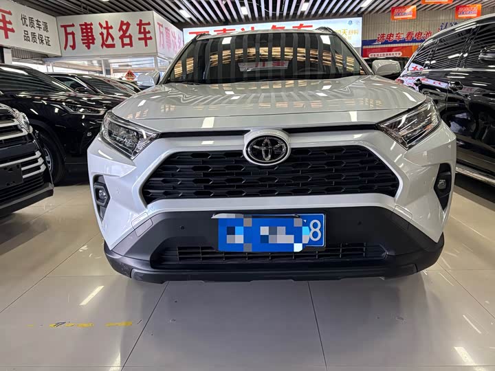 Фото 7 - Toyota RAV4