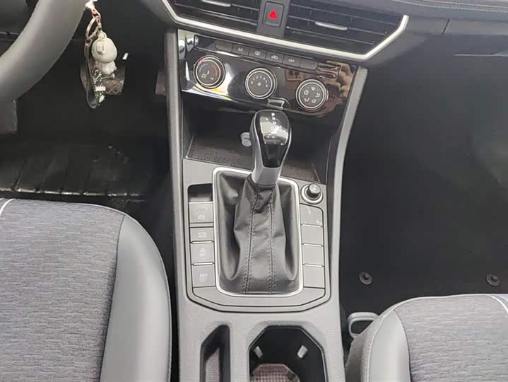 Фото 16 - Volkswagen Sagitar L