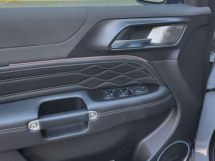 Фото 11 - Tank 300