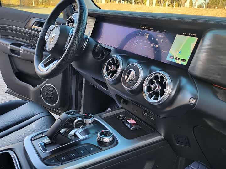 Фото 4 - Tank 300