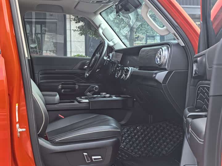 Фото 12 - Tank 300