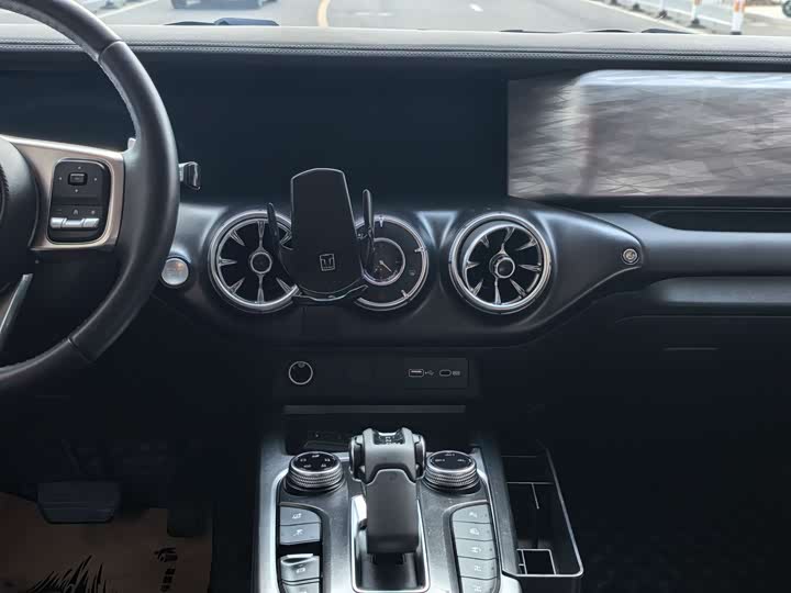 Фото 9 - Tank 300