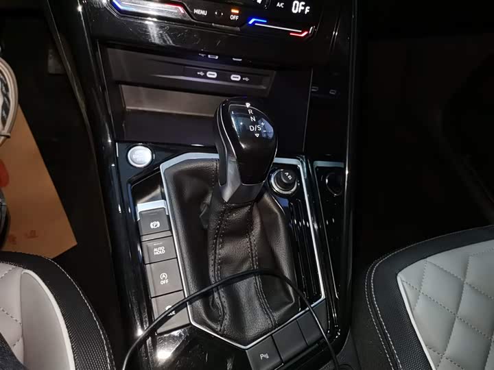 Фото 14 - Volkswagen Tayron