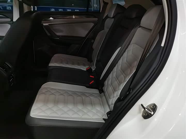 Фото 17 - Volkswagen Tayron