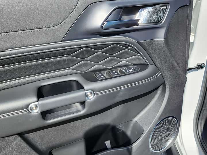 Фото 11 - Tank 300