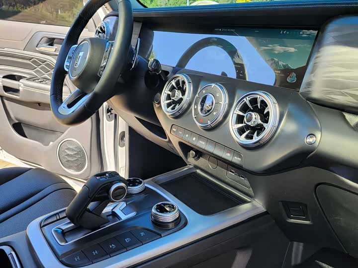 Фото 6 - Tank 300