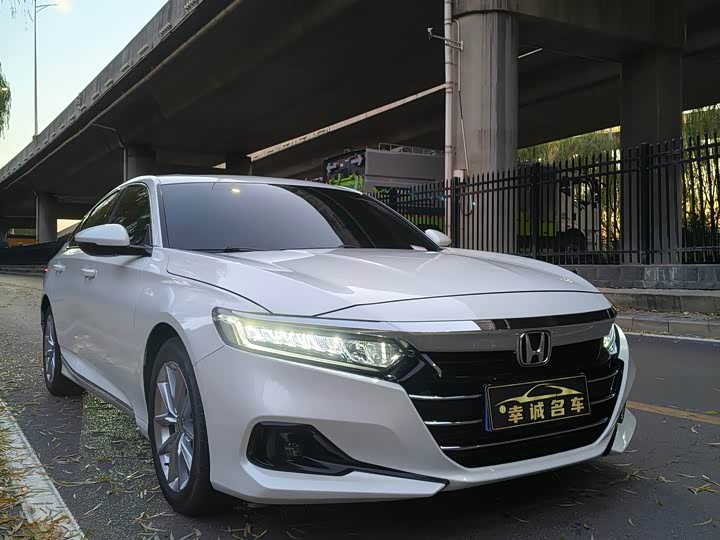 Фото 1 - Honda Accord