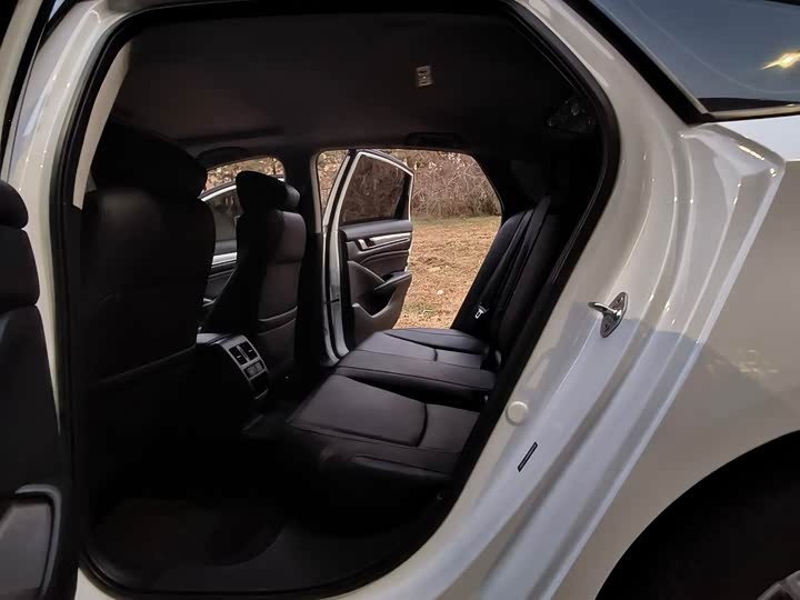 Фото 10 - Honda Accord