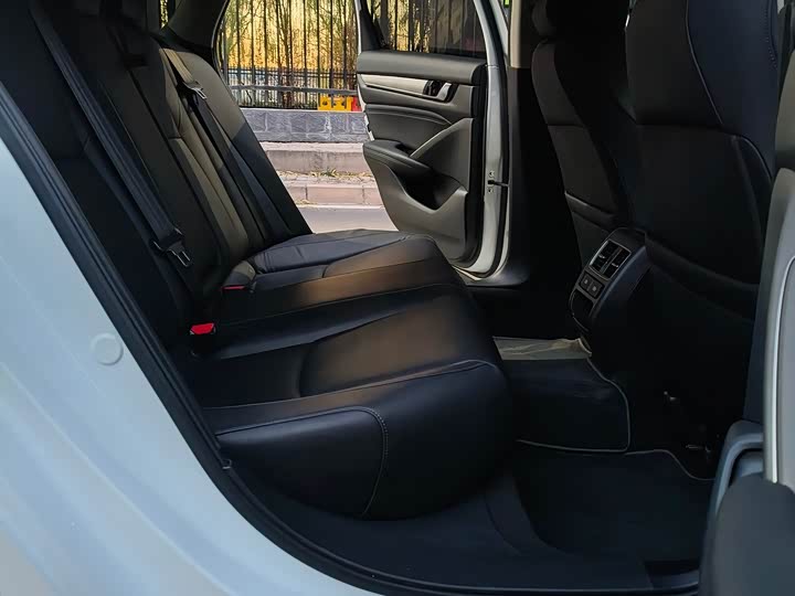 Фото 12 - Honda Accord